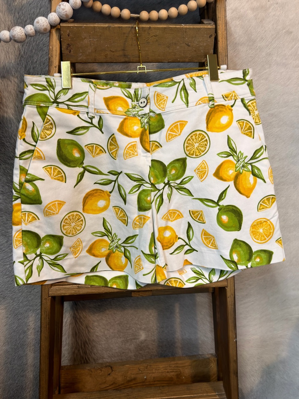 Isaac Mizrahi White Lemon Print Jean Shorts woman’s size 8